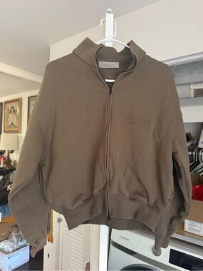 Essentials Crewneck Sweatshirt in Olive